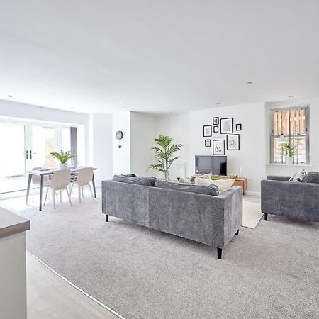 Modern 2 Bedroom Apartment In Preston بريستون المظهر الخارجي الصورة