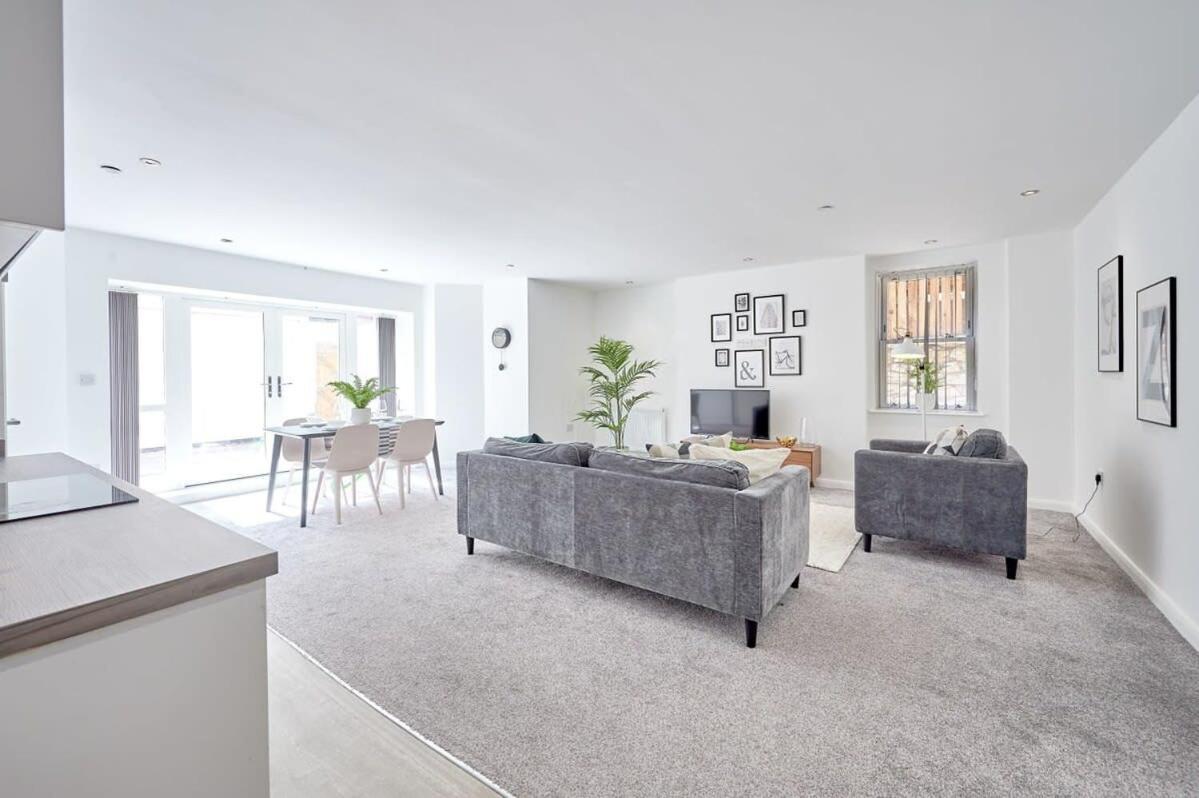 Modern 2 Bedroom Apartment In Preston بريستون المظهر الخارجي الصورة